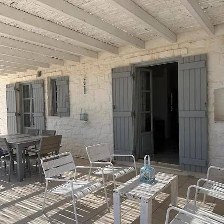 La Maison D'helene بيت للعطل *