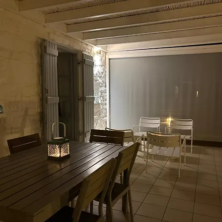 La Maison D'helene * ناوسا