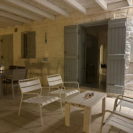 La Maison D'helene بيت للعطل *